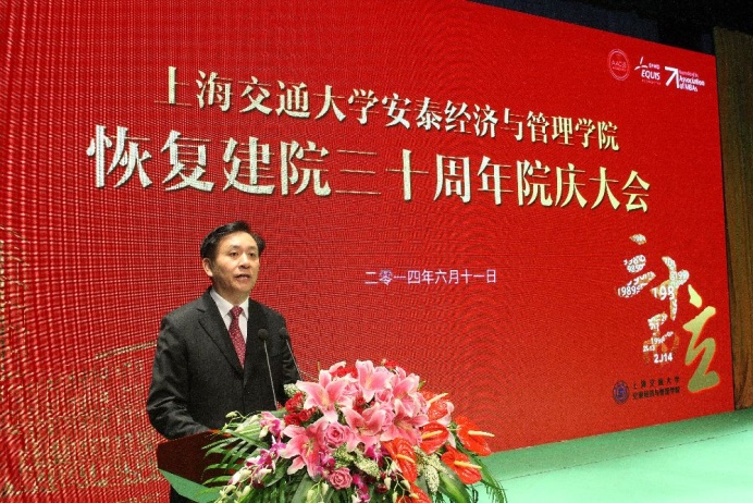 姜斯宪表示学院肩负着“世界一流商学院”的历史使命