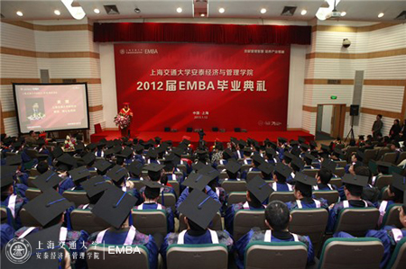 2010年春、秋季7个班的300多名学员及家属参加了毕业典礼