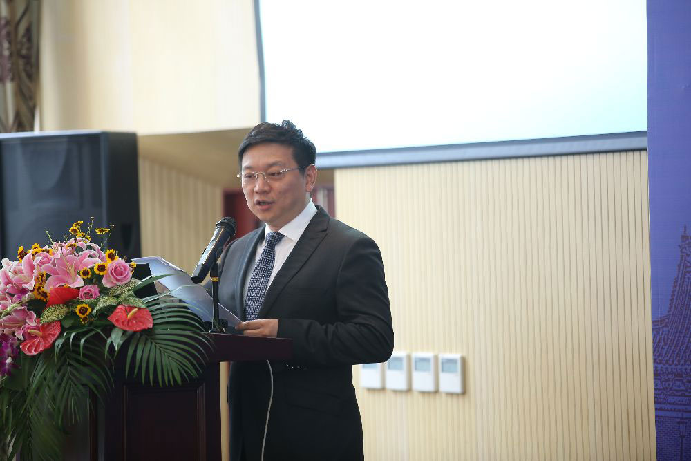 上海广播电视台主持人骆新主持大会