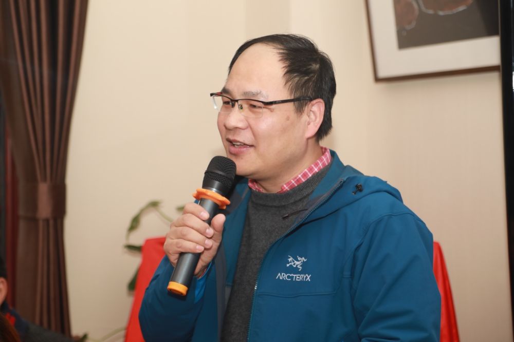 院长助理、EMBA项目主任任建标在“两个维度”介绍安泰EMBA的十二个关键词