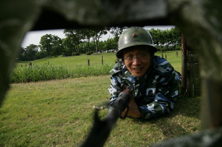 虽然哥射击的不是真子弹，但POSE得摆好