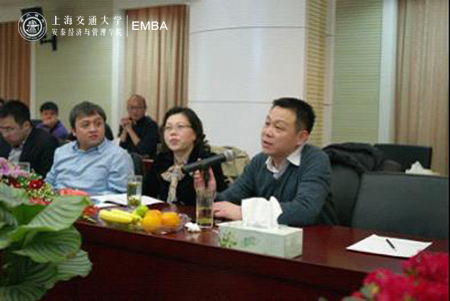 于冷教授就我国粮食市场的宏观背景和形势进行讲解