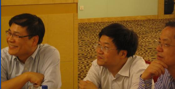 任建标博士、王理平教授等被同学们节目吸引