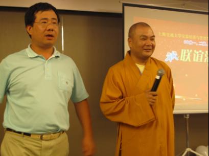 09秋EMBA同学、华藏寺秋风法师和大家一同祈福