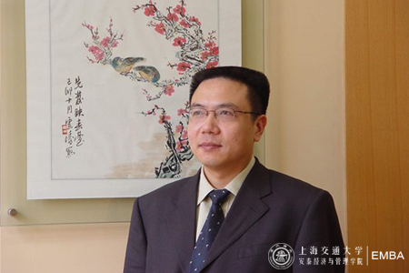 上海交通大学副校长、交大EMBA项目首任主任、交大战略管理研究中心主任徐飞教授